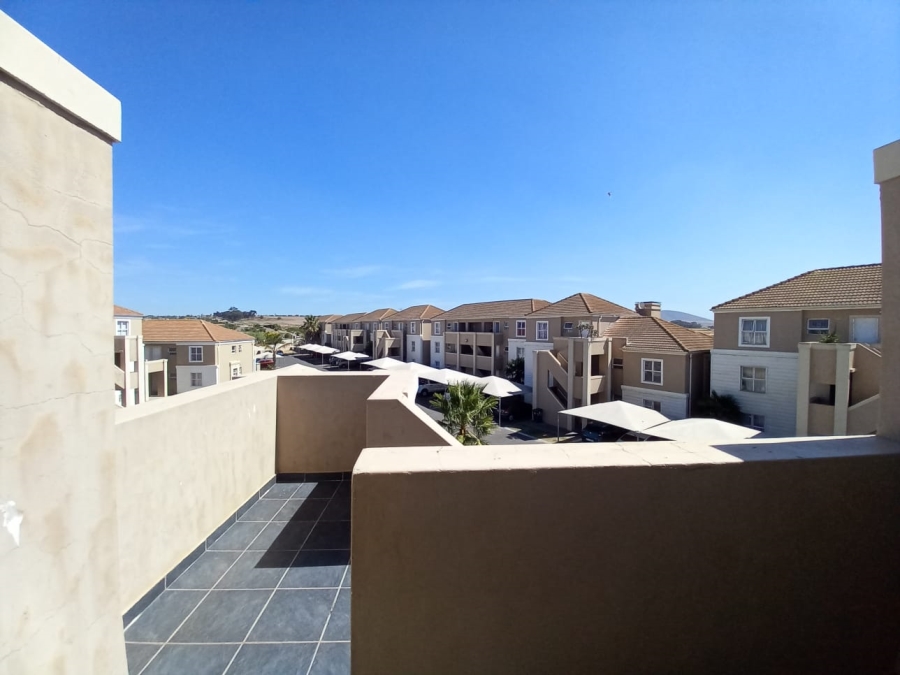To Let 2 Bedroom Property for Rent in Uitzicht Western Cape